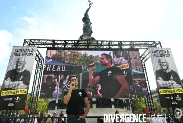 Rassemblement en soutien à Paul Watson, à Paris.