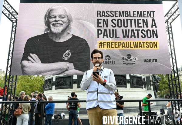 Rassemblement en soutien à Paul Watson, à Paris.