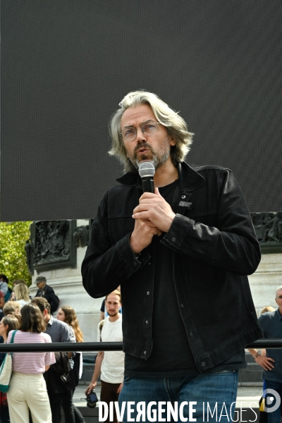 Rassemblement en soutien à Paul Watson, à Paris.
