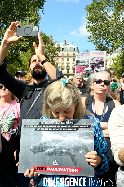 Rassemblement en soutien à Paul Watson, à Paris.