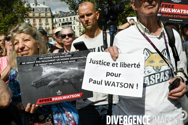 Rassemblement en soutien à Paul Watson, à Paris.