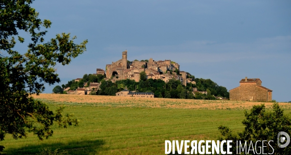 Le village de Cordes sur ciel 