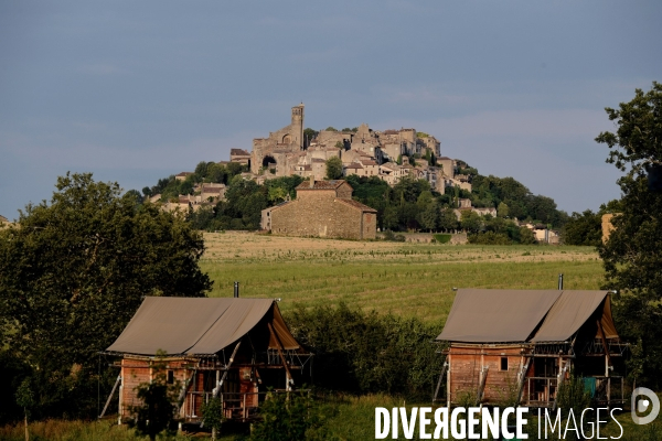 Le village de Cordes sur ciel 