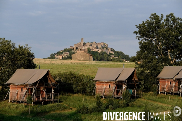 Le village de Cordes sur ciel 