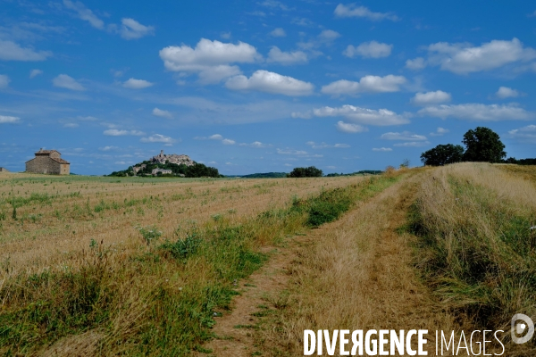 Le village de Cordes sur ciel 