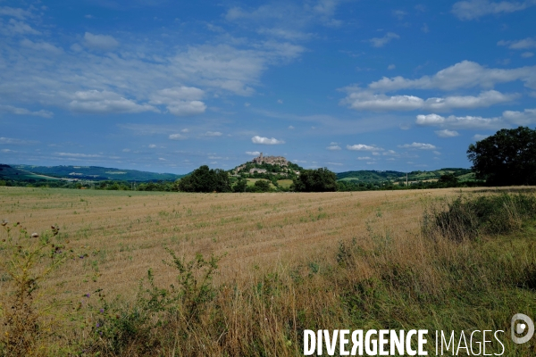 Le village de cordes sur ciel 
