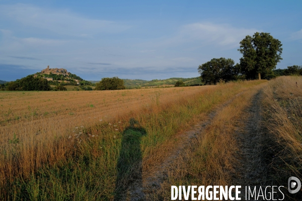 Le village de Cordes sur ciel 