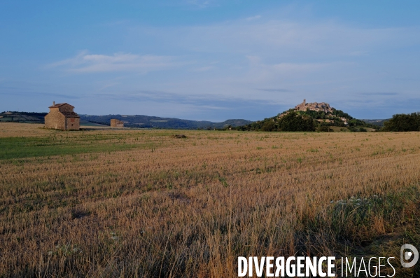 Le village de Cordes sur ciel 