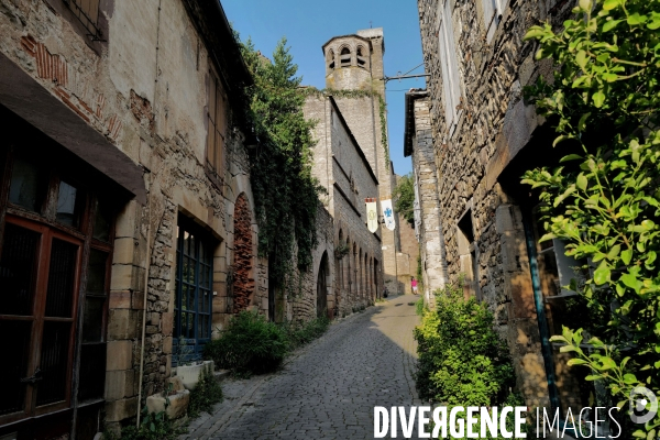 Le village de Cordes sur ciel 
