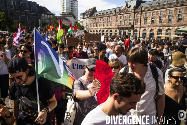 Manifestations contre  le coup de force de Macron  à Strasbourg