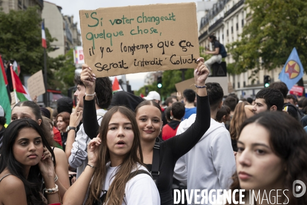 Marche contre le coup de force de Macron