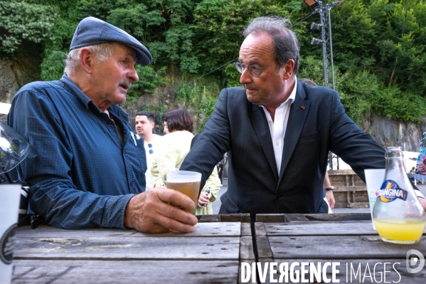 François Hollande, en campagne pour les élections législatives.