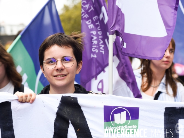 Manifestation contre le gouvernement Emmanuel Macron et Michel Barnier, à Paris.