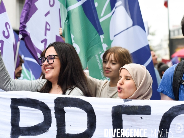 Manifestation contre le gouvernement Emmanuel Macron et Michel Barnier, à Paris.