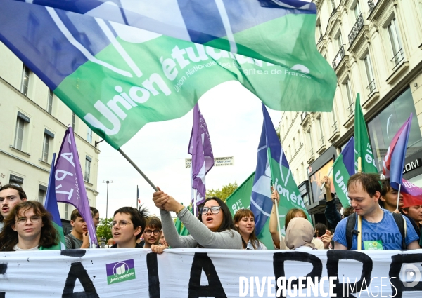 Manifestation contre le gouvernement Emmanuel Macron et Michel Barnier, à Paris.