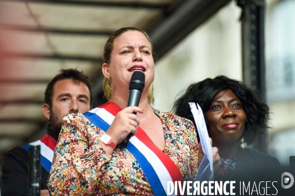 Manifestation contre le gouvernement Emmanuel Macron et Michel Barnier, à Paris.