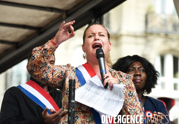 Manifestation contre le gouvernement Emmanuel Macron et Michel Barnier, à Paris.