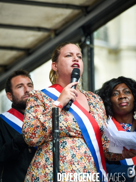 Manifestation contre le gouvernement Emmanuel Macron et Michel Barnier, à Paris.