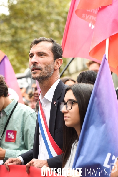 Manifestation contre le gouvernement Emmanuel Macron et Michel Barnier, à Paris.