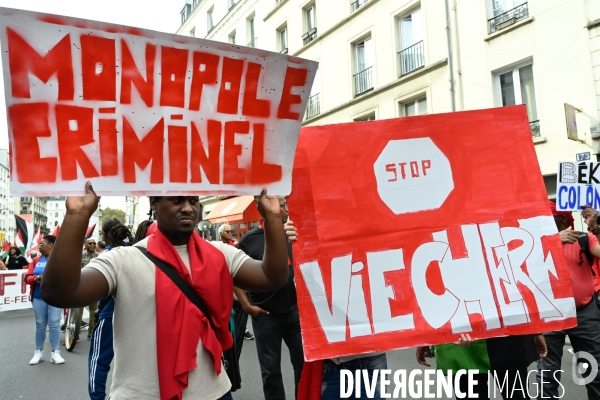 Manifestation contre le gouvernement Emmanuel Macron et Michel Barnier, à Paris.