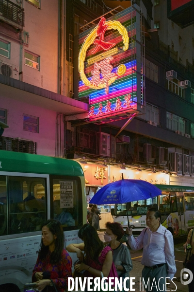 Les défenseurs  des  néons de Hong Kong