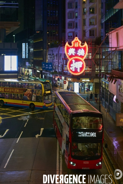 Les défenseurs  des  néons de Hong Kong