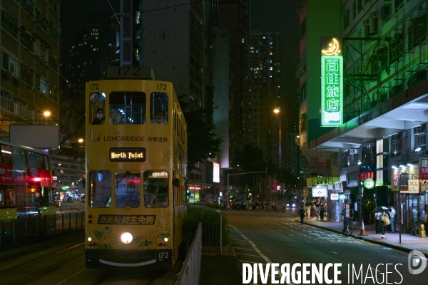 Les défenseurs  des  néons de Hong Kong