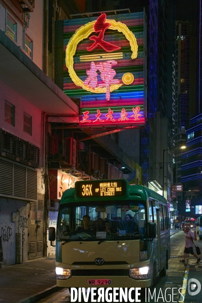 Les défenseurs  des  néons de Hong Kong