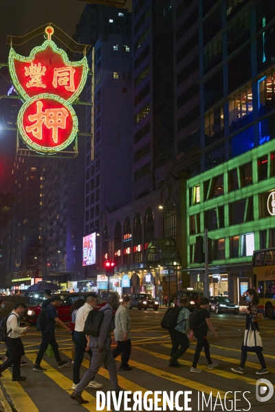 Les défenseurs  des  néons de Hong Kong