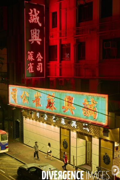 Les défenseurs  des  néons de Hong Kong
