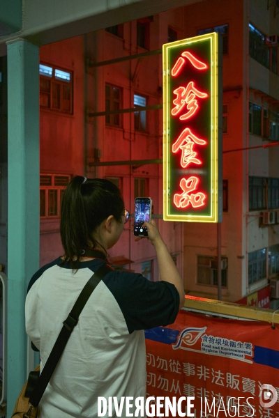 Les défenseurs  des  néons de Hong Kong