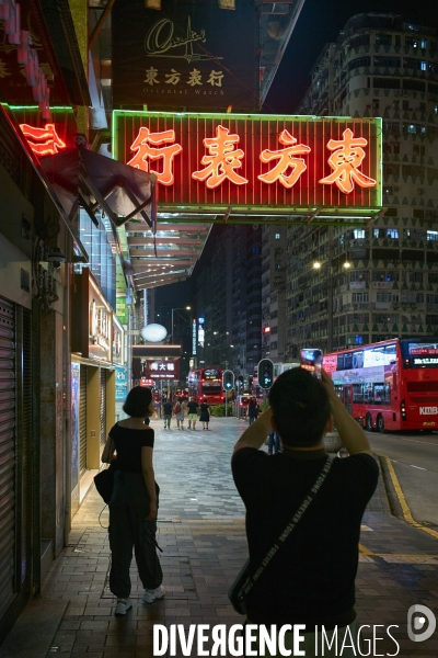 Les défenseurs  des  néons de Hong Kong