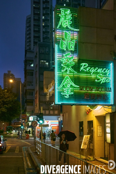 Les défenseurs  des  néons de Hong Kong