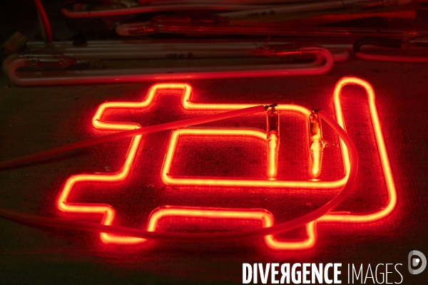 Les défenseurs  des  néons de Hong Kong