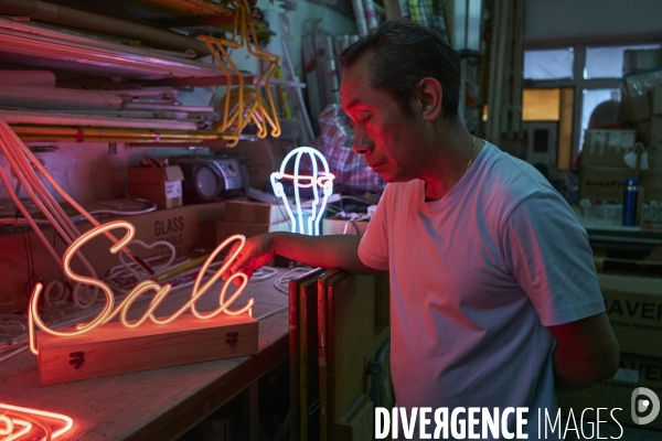 Les défenseurs  des  néons de Hong Kong