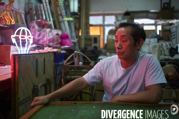 Les défenseurs  des  néons de Hong Kong