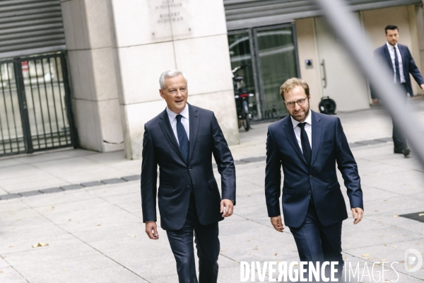 Ceremonie de passation de pouvoirs a Bercy