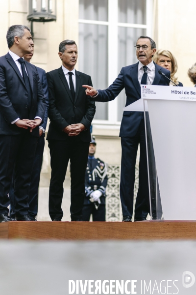 Ceremonie de passation de pouvoirs a Beauvau