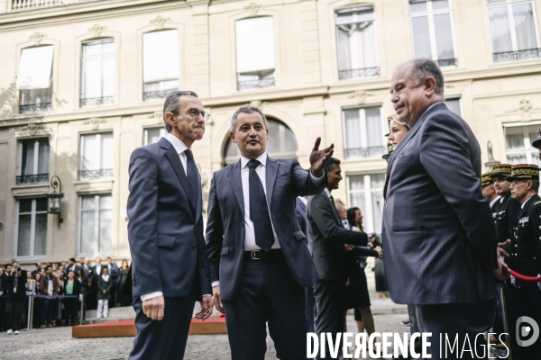 Ceremonie de passation de pouvoirs a Beauvau