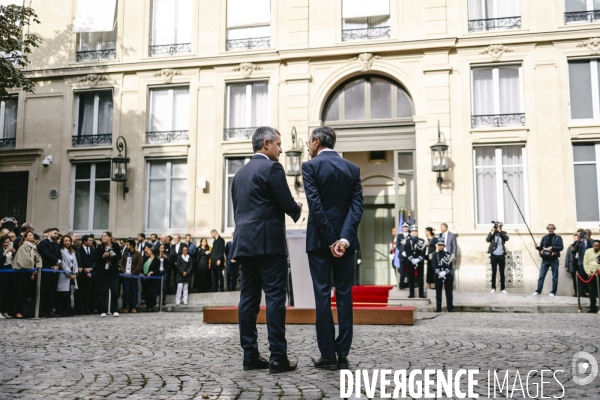 Ceremonie de passation de pouvoirs a Beauvau