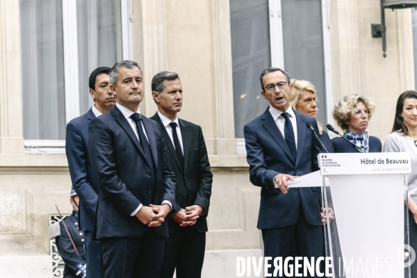 Ceremonie de passation de pouvoirs a Beauvau