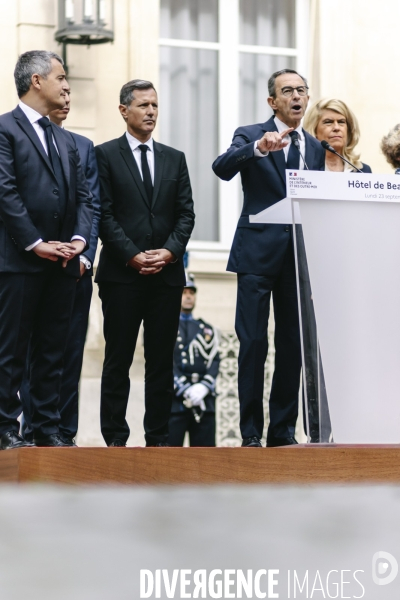Ceremonie de passation de pouvoirs a Beauvau