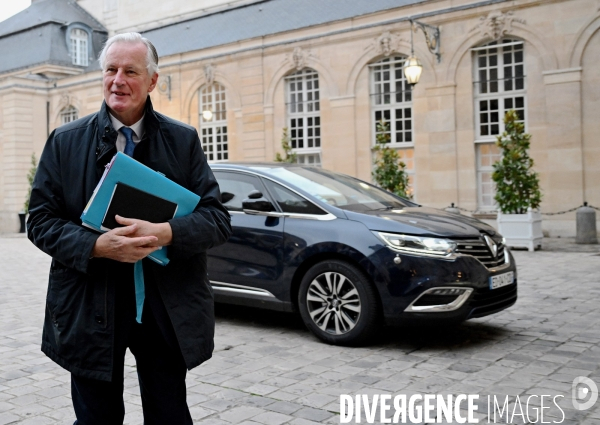 Michel BARNIER Premier ministre réunit pour la premiere fois l ensemble de son gouvernement