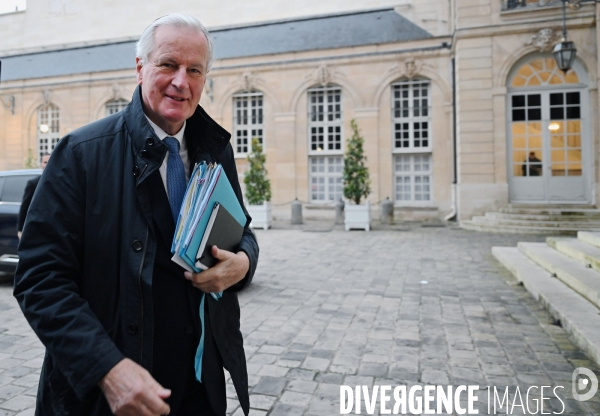 Michel BARNIER Premier ministre réunit pour la premiere fois l ensemble de son gouvernement