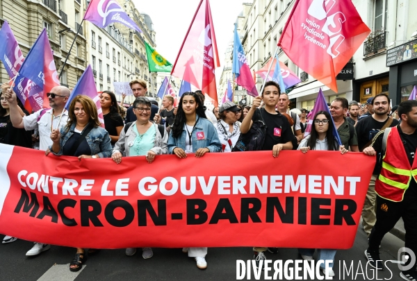 Manifestation contre le gouvernement Emmanuel Macron et Michel Barnier, à Paris.