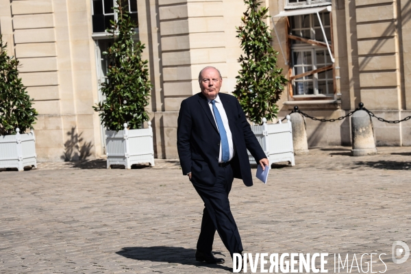 Barnier - derniere reunion avant l annonce