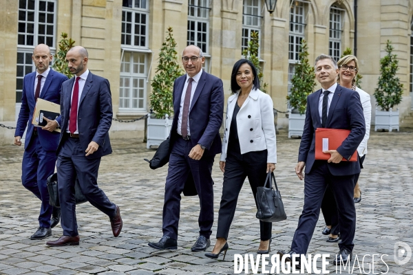 Premiere réunion du gouvernement Barnier à Matignon