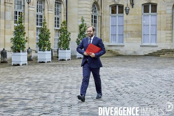 Premiere réunion du gouvernement Barnier à Matignon