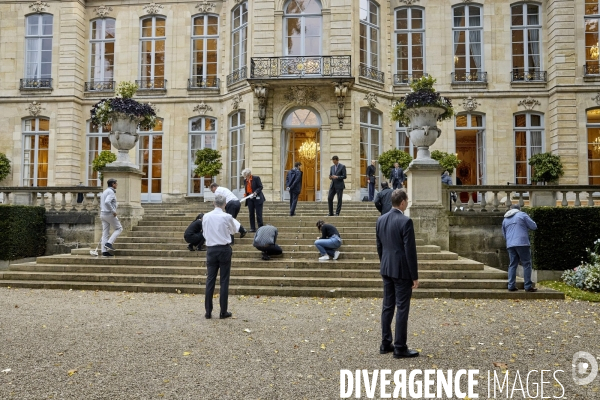 Premiere réunion du gouvernement Barnier à Matignon