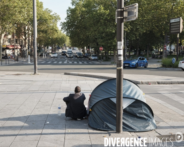 Porte d’Aubervilliers, un homme sans abri , 
